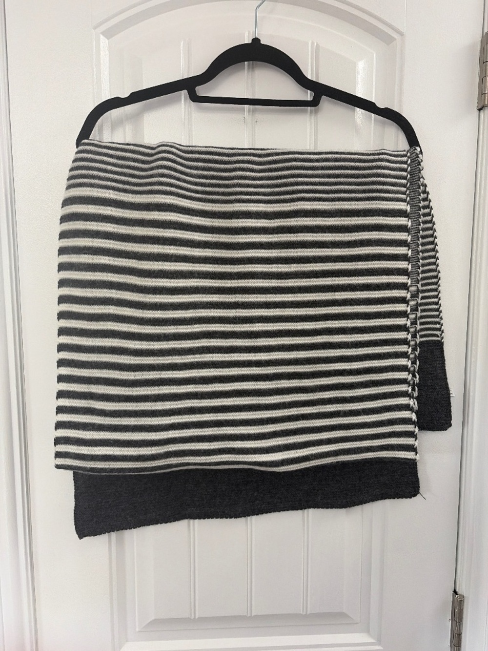 Black and white scarf
